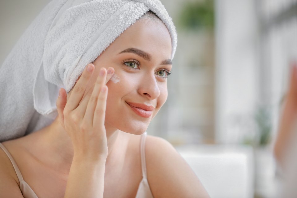 Khăn quấn tóc sau khi rửa mặt